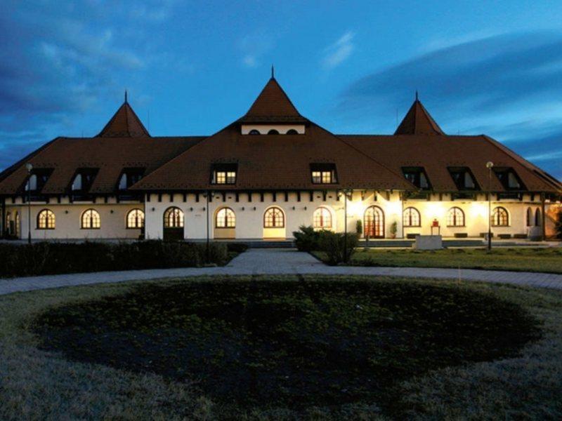 Hortobagy Club Hotel Zewnętrze zdjęcie